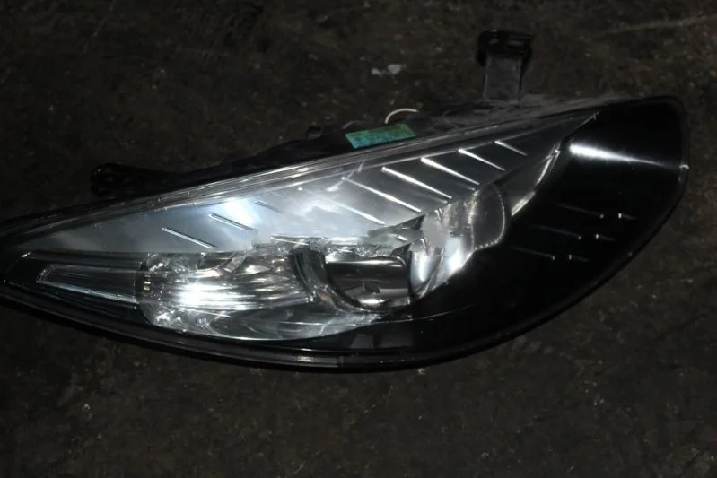 Renault Fluence Makyajlı Sol Ön Far Çıkma
