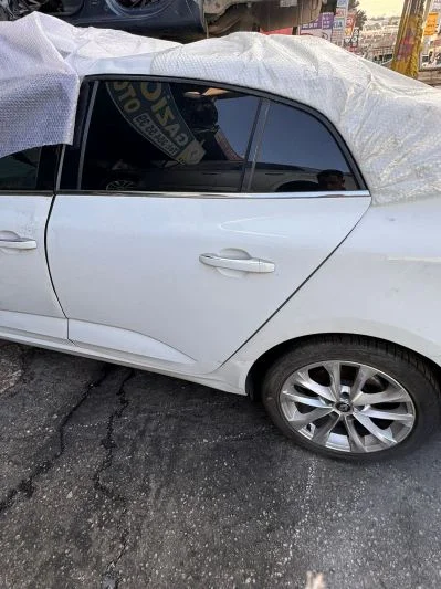 Renault Megane 4 Çıkma Sol Arka Kapı Beyaz