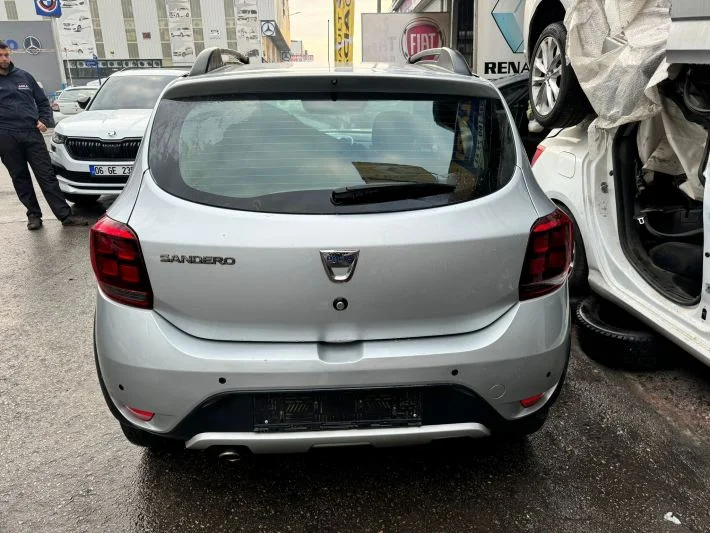 Dacia Sandero Stepway Çıkma Bagaj Kapağı
