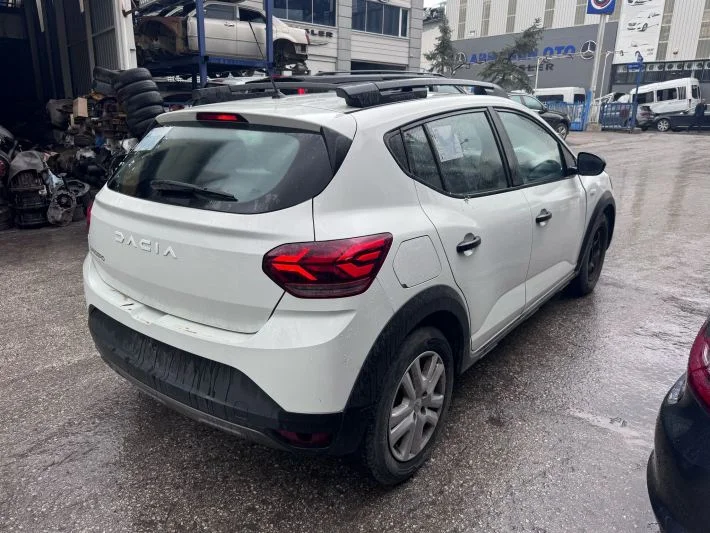 Dacia Sandero Stepway Çıkma Sağ Arka Kapı Beyaz Renk