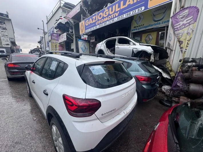 Dacia Sandero Stepway Çıkma Beyaz Renk Tavan Kasa Kupa