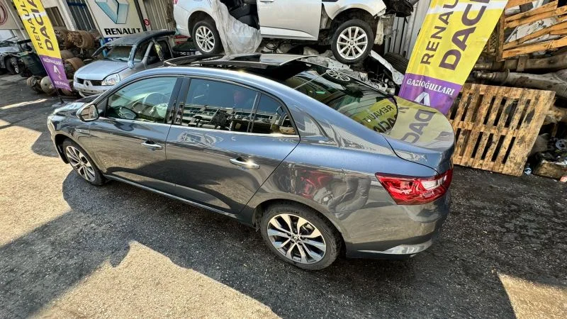 Renault Megane 4 Çıkma Sol Arka Kapı Cam Krikosu