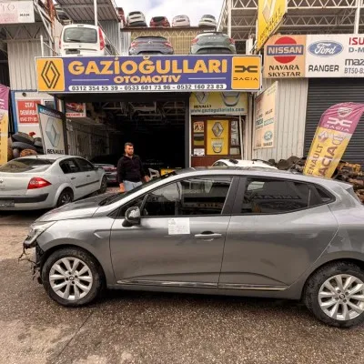 Renault Clio 5 Çıkma Füme Sol Ön Kapı