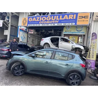 Dacia Sandero Stepway 3 Çıkma Yeşil Bagaj Kapağı