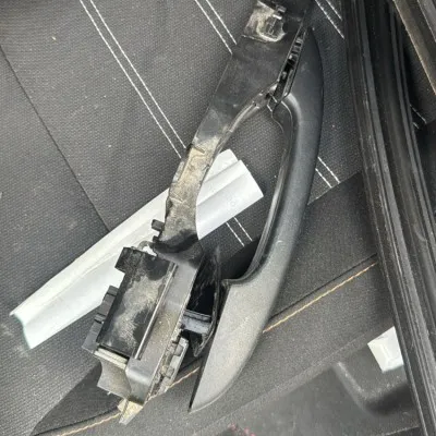 Dacia Sandero Stepway 3 Çıkma Kapı Kolu iç Mekanızması