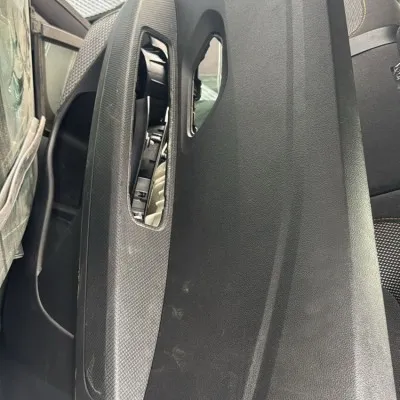 Dacia Sandero Stepway 3 Çıkma Sağ Ön Kapı Döşemesi