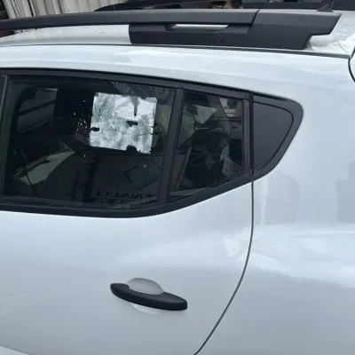 Dacia Sandero Stepway 3 Çıkma Sol Arka Kapı Camı