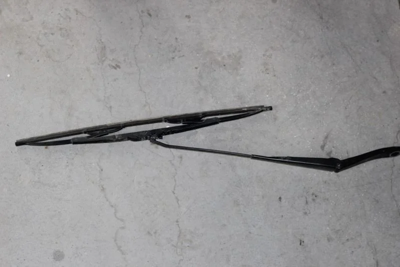 Renault Megane 2 Ön Cam Sileceği Çıkma