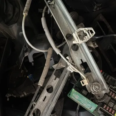 Renault Megane 2 Çıkma Sağ ön Cam Krikosu