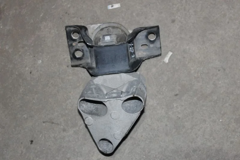 Renault Clio 3 Motor Kulağı Orjinal Çıkma