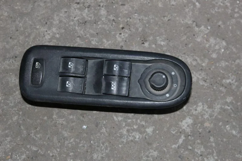 Renault Kangoo 3 Dörtlü Düğme Çıkma