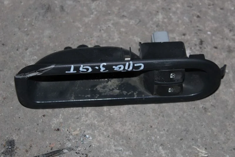 Renault Clio 3 Cam Düğmesi Çıkma