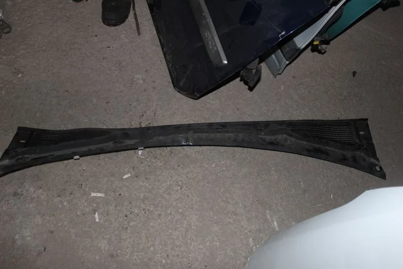 Renault Clio 4 Ön Cam Izgarası Çıkma