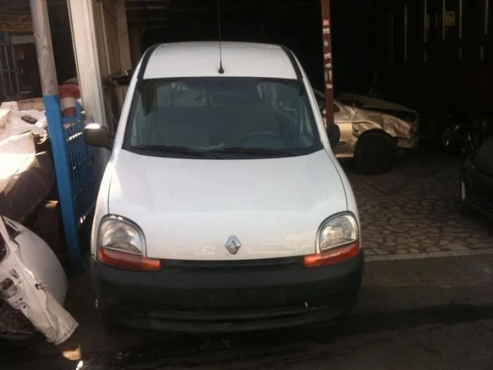 Renault Kangoo Ön Tampon Çıkma