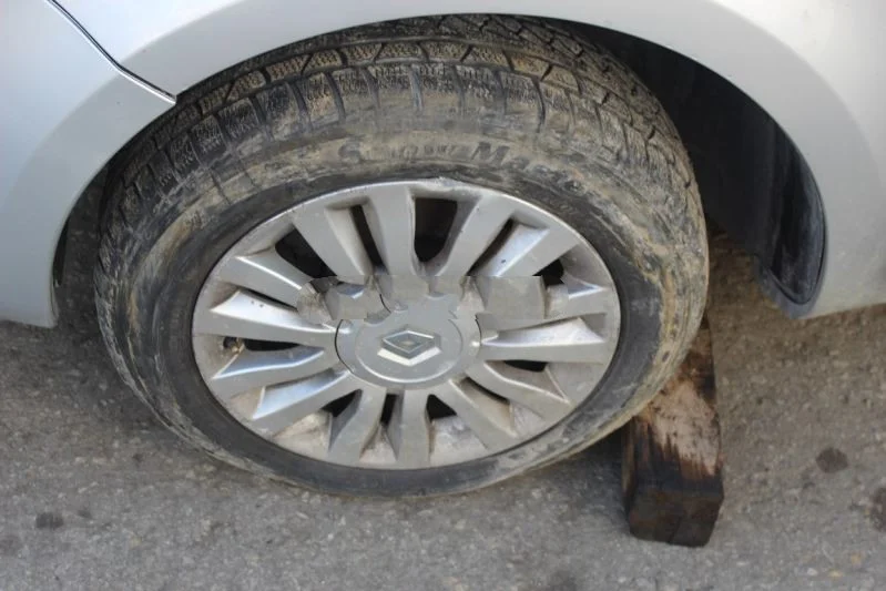 Renault Clio 3 Çelik Jant Lastik Çıkma