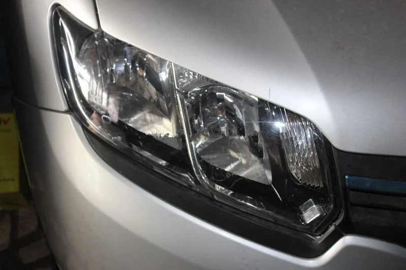 Renault Symbol Sağ Far Orjinal Çıkma