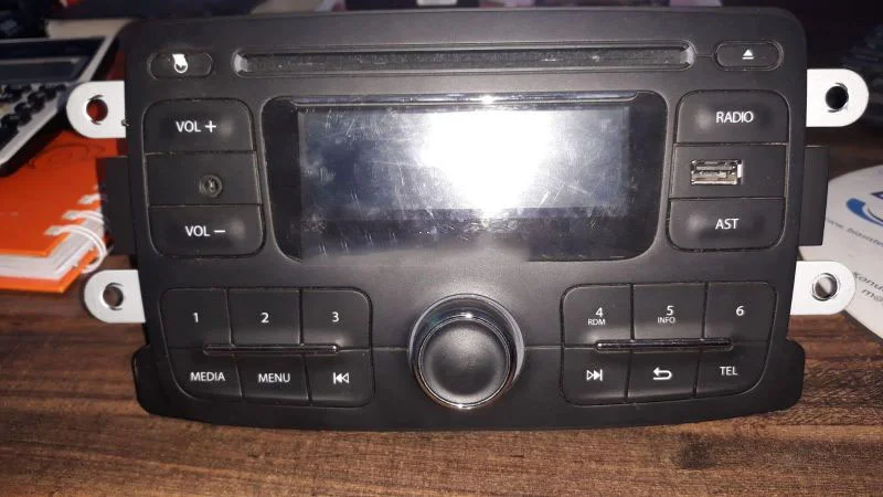 Dacia Dokker Çıkma Teyp Cd Çalar USB