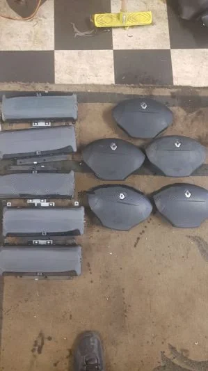 Renault Megane 1 Çıkma Sağ Ön Kapı