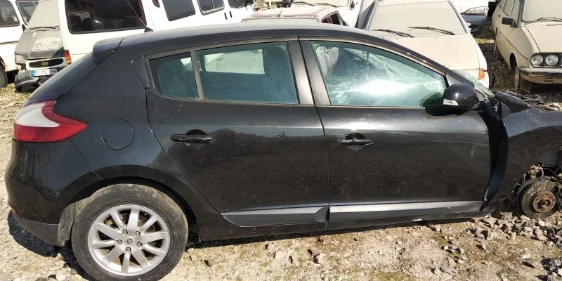 Renault Megane 3 Çıkma Sol Ön Kapı