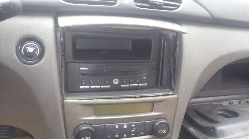 Renault Laguna 2 Çıkma Kart Yuvası