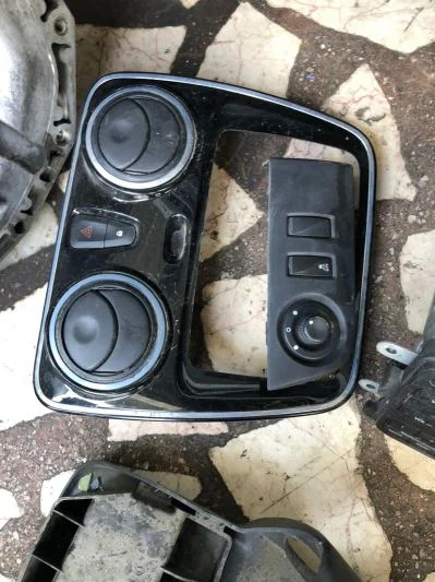 Dacia Lodgy Çıkma Teyp Çerçevesi