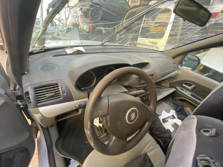 Renault Clio Symbol Çıkma Göğüs Üst Parçası
